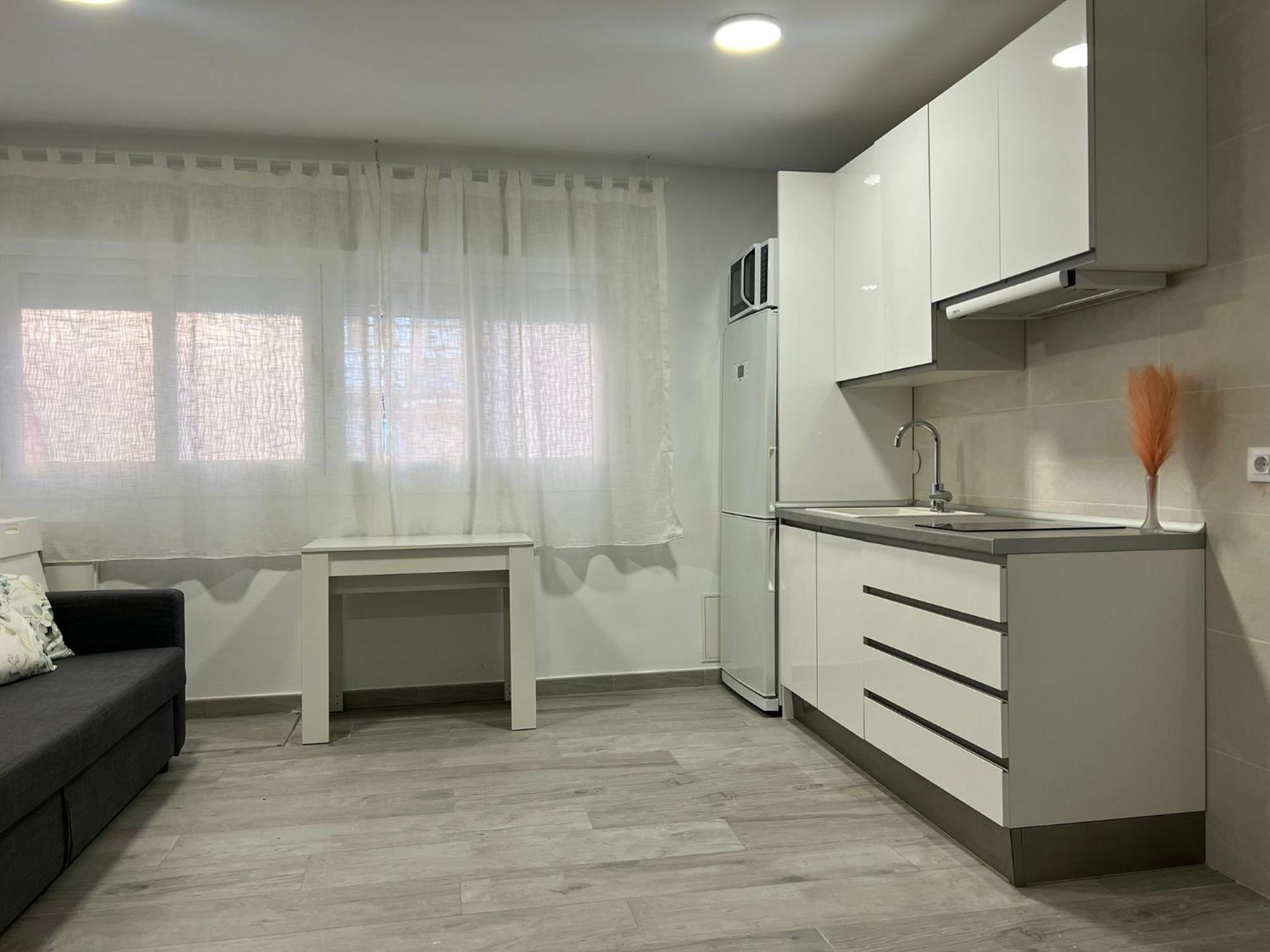 Appartamento Cozy Up To 6 Persons 3 Min To Metro